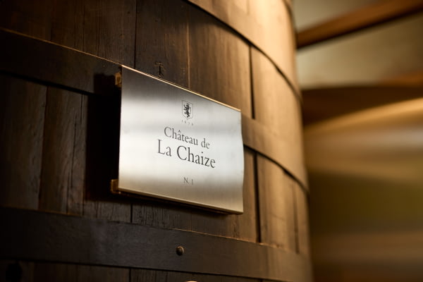 Porte ardoise sur une de nos cuves indiquant la traçabilité de nos lieux-dits sur les appellations Brouilly, Côte de Brouilly, Fleurie et Morgon ©Serge Chapuis Porte ardoise sur une de nos cuves indiquant la traçabilité de nos lieux-dits sur les appellations Brouilly, Côte de Brouilly, Fleurie et Morgon ©Serge Chapuis