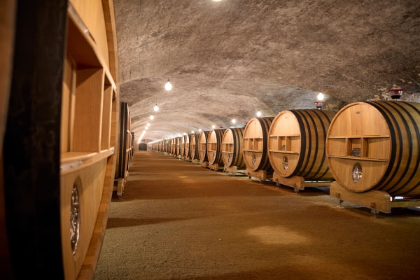 La cave en perspective où sont élevés nos Brouilly, Côte de Brouilly, Fleurie et Morgon ©Serge Chapuis La cave en perspective où sont élevés nos Brouilly, Côte de Brouilly, Fleurie et Morgon ©Serge Chapuis